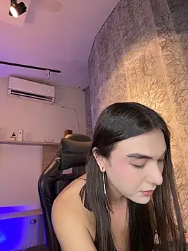 Snapshot of saracaball_ chatting on July 19, 7:06 am saracaball online show from July 19, 7:06 am
