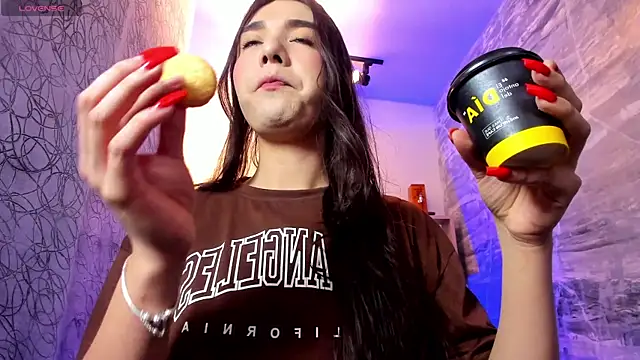 saracaball  online show from February 18, 5:05 am