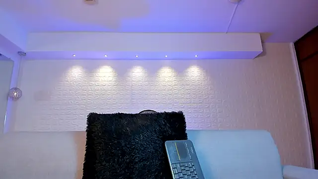 violet scott online show from March 21, 5:23 pm