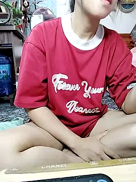 Snapshot of cream1299 chatting on May 9, 1:31 am cream1299 online show from May 9, 1:31 am