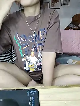 Snapshot of cream1299 chatting on May 18, 10:09 am cream1299 online show from May 18, 10:09 am