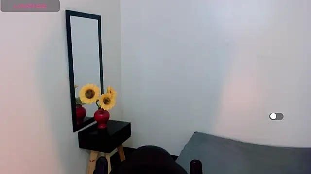 Snapshot of la_ratona_1 chatting on February 8, 9:46 pm la ratona 1 online show from February 8, 9:46 pm