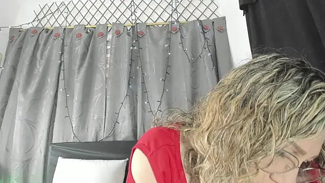 Snapshot of eva1saenz chatting on November 18, 8:23 pm eva1saenz online show from November 18, 8:23 pm