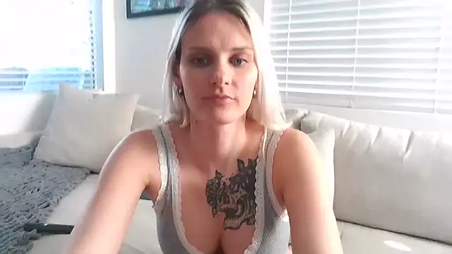 BonnieBazz online show from December 2, 11:13 pm