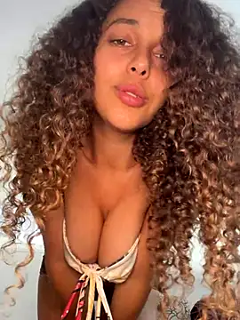 Snapshot of Rati_Curly chatting on October 6, 9:04 pm Rati Curly online show from October 6, 9:04 pm