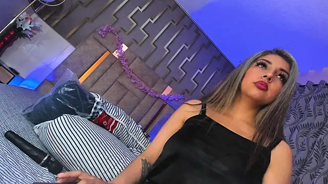 Snapshot of Yelena_mutiz chatting on December 19, 1:07 pm Yelena mutiz online show from December 19, 1:07 pm