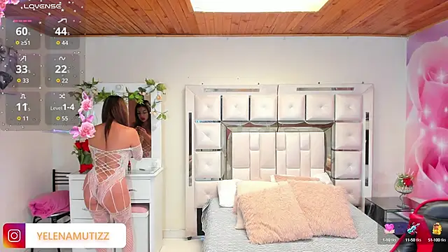 Snapshot of Yelena_mutiz chatting on October 6, 1:23 pm Yelena mutiz online show from October 6, 1:23 pm