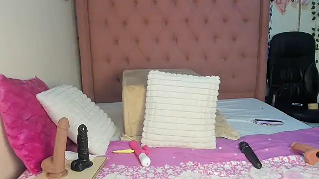 Snapshot of Wendy_smal_- chatting on March 3, 3:49 am Wendy smal - online show from March 3, 3:49 am