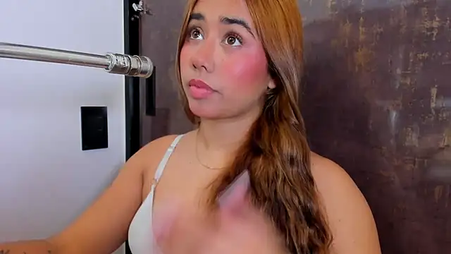 issie cute online show from March 18, 8:10 pm