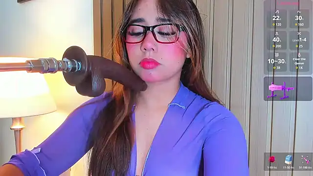 Snapshot of issie_cute chatting on October 26, 2:06 pm issie cute online show from October 26, 2:06 pm