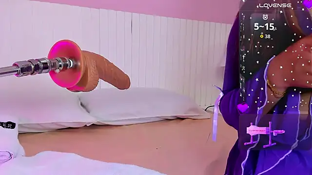 Snapshot of issie_cute chatting on December 17, 8:14 pm issie cute online show from December 17, 8:14 pm