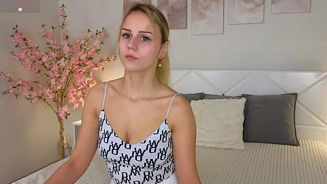 Wendy D0ll online show from March 3, 9:15 pm