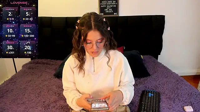 Snapshot of Elecktra_sweet chatting on March 21, 8:18 pm Elecktra sweet online show from March 21, 8:18 pm