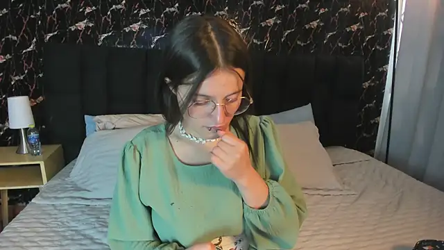 Snapshot of Elecktra_sweet chatting on October 18, 8:00 pm Elecktra sweet online show from October 18, 8:00 pm