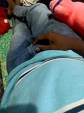 Snapshot of bangaloresexyguy chatting on December 4, 4:55 am bangaloresexyguy online show from December 4, 4:55 am