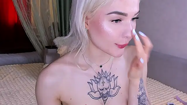 Snapshot of Sweeet_Barbie chatting on May 5, 4:10 pm Sweeet Barbie online show from May 5, 4:10 pm