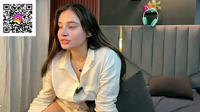 demieliss online show from November 26, 6:08 pm