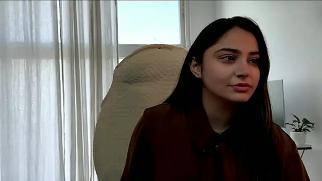 demieliss online show from February 14, 5:07 am