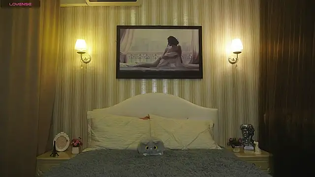  Eva Lee online show from October 6, 8:20 pm