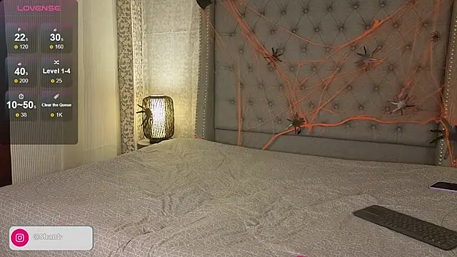 Shantal Joness online show from October 31, 10:05 pm