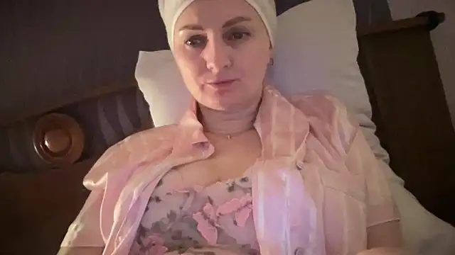 Snapshot of Viola_sweet chatting on June 21, 12:05 am Viola sweet online show from June 21, 12:05 am