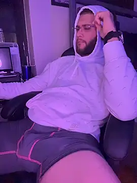 Snapshot of Joker19196 chatting on November 24, 12:32 am Joker19196 online show from November 24, 12:32 am