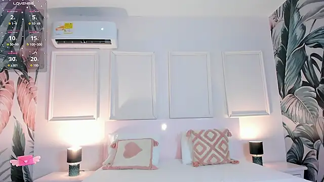 Snapshot of Aprillbrunette chatting on February 7, 11:40 am Aprillbrunette online show from February 7, 11:40 am