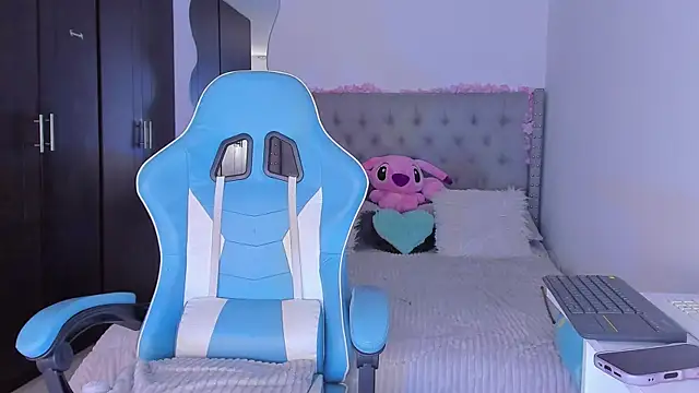 Snapshot of Violet_Rost chatting on November 2, 2:33 pm Violet Rost online show from November 2, 2:33 pm