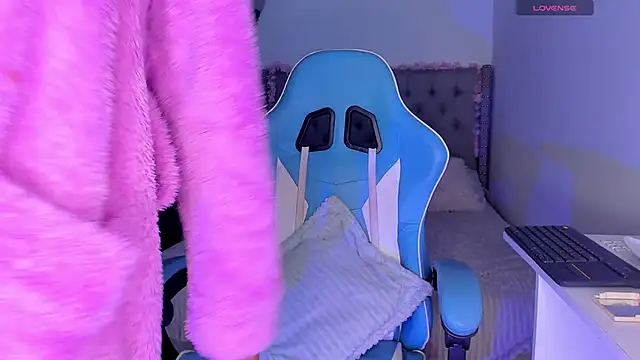 Snapshot of Violet_Rost chatting on November 6, 1:48 pm Violet Rost online show from November 6, 1:48 pm