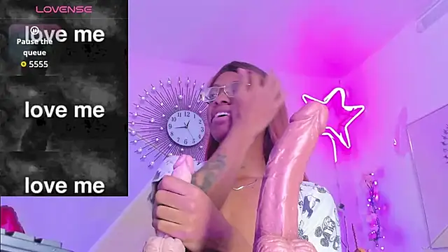 Tiffany Valentine15 online show from November 6, 6:45 pm