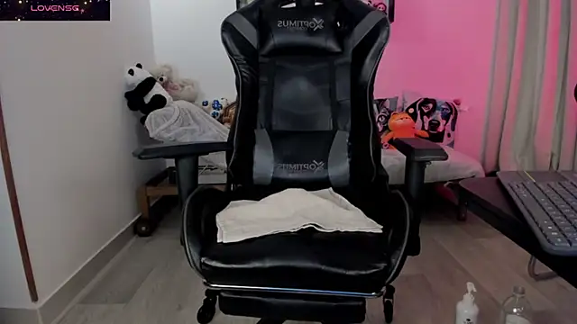 Biancastrongg online show from April 11, 7:45 am