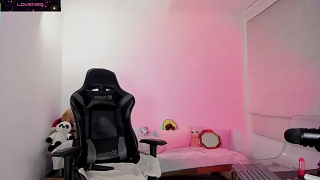 Biancastrongg online show from November 30, 2:45 am