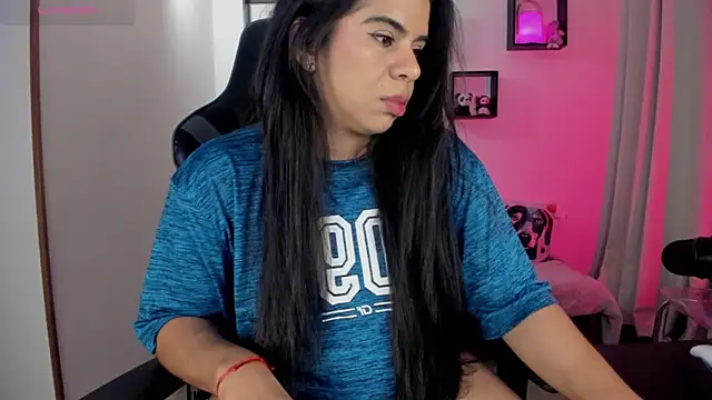 Snapshot of Biancastrongg chatting on June 11, 2:44 am Biancastrongg online show from June 11, 2:44 am