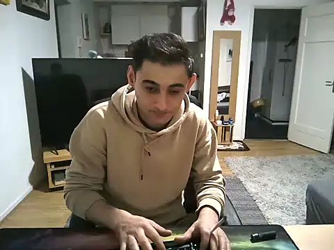 Snapshot of mihaimichael chatting on March 13, 10:32 pm mihaimichael online show from March 13, 10:32 pm