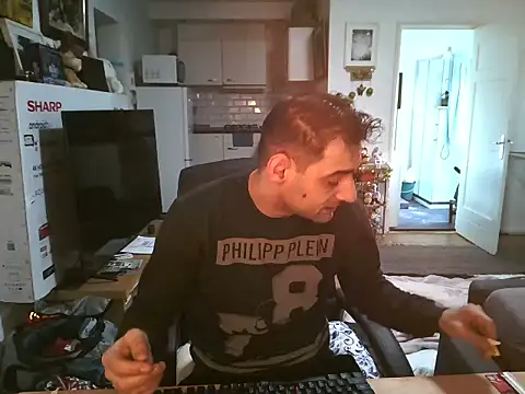 Snapshot of mihaimichael chatting on November 5, 1:25 pm mihaimichael online show from November 5, 1:25 pm