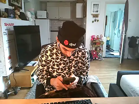 Snapshot of mihaimichael chatting on November 21, 12:15 pm mihaimichael online show from November 21, 12:15 pm