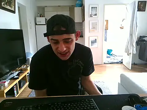 mihaimichael online show from May 31, 1:50 pm