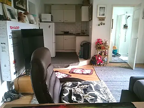 Snapshot of mihaimichael chatting on October 19, 12:41 pm mihaimichael online show from October 19, 12:41 pm