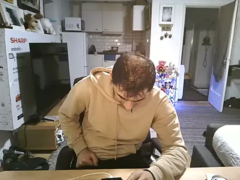 Snapshot of mihaimichael chatting on October 28, 12:22 am mihaimichael online show from October 28, 12:22 am