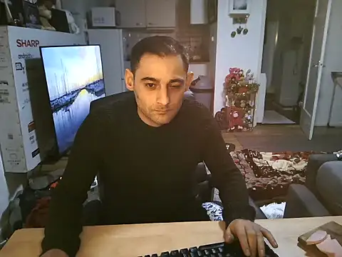 Snapshot of mihaimichael chatting on November 6, 1:31 am mihaimichael online show from November 6, 1:31 am