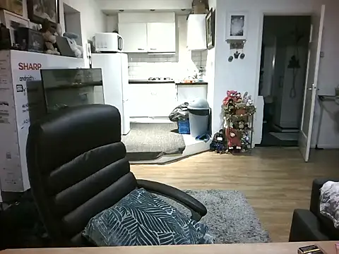 Snapshot of mihaimichael chatting on November 13, 8:13 pm mihaimichael online show from November 13, 8:13 pm