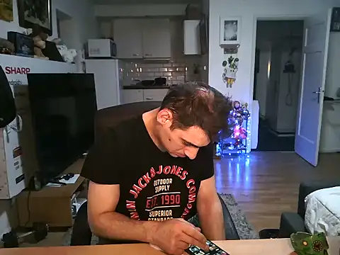 Snapshot of mihaimichael chatting on November 29, 2:55 am mihaimichael online show from November 29, 2:55 am