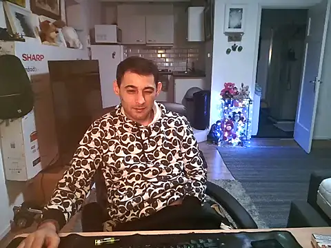 Snapshot of mihaimichael chatting on October 22, 12:21 am mihaimichael online show from October 22, 12:21 am