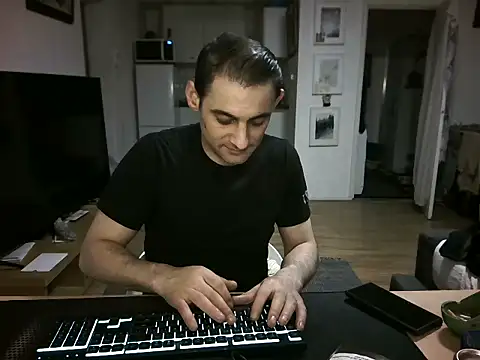 mihaimichael online show from April 18, 9:04 pm