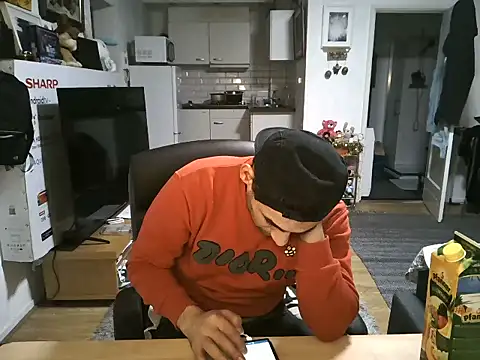 Snapshot of mihaimichael chatting on October 31, 2:52 am mihaimichael online show from October 31, 2:52 am