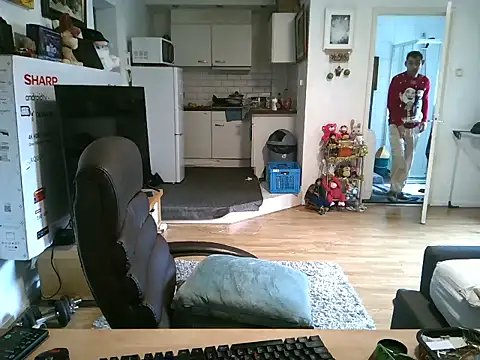 Snapshot of mihaimichael chatting on November 24, 12:16 pm mihaimichael online show from November 24, 12:16 pm