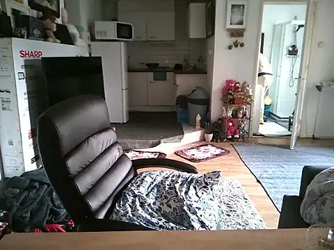 Snapshot of mihaimichael chatting on November 9, 1:48 pm mihaimichael online show from November 9, 1:48 pm