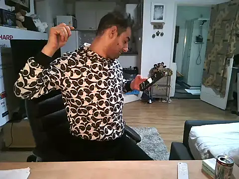 Snapshot of mihaimichael chatting on November 28, 2:39 pm mihaimichael online show from November 28, 2:39 pm