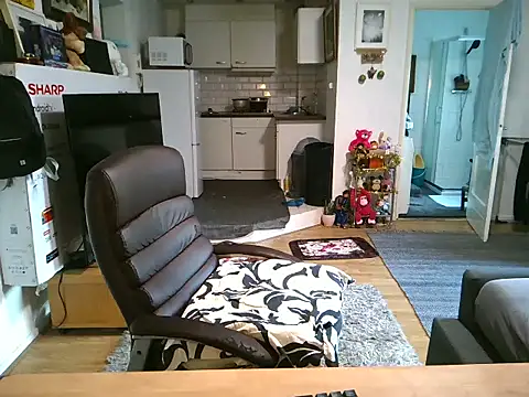 Snapshot of mihaimichael chatting on October 30, 2:47 pm mihaimichael online show from October 30, 2:47 pm