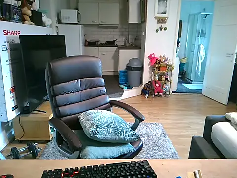 Snapshot of mihaimichael chatting on November 17, 1:15 pm mihaimichael online show from November 17, 1:15 pm